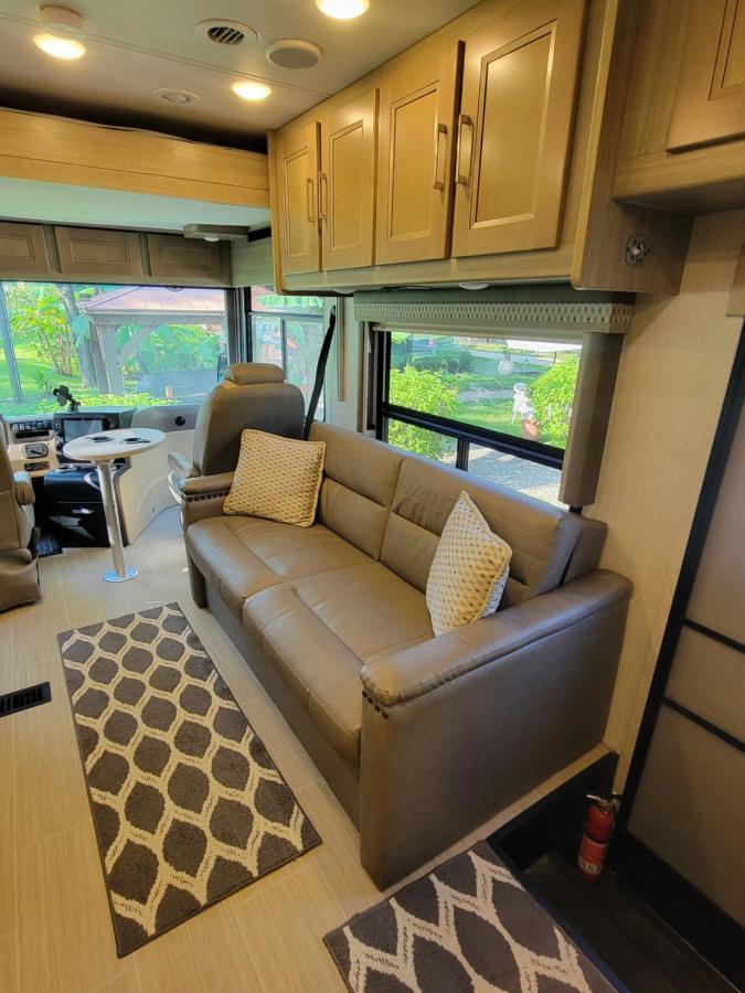 River Safaris, Stationary Class A Motorcoach, Old Гомосасса Екстер'єр фото